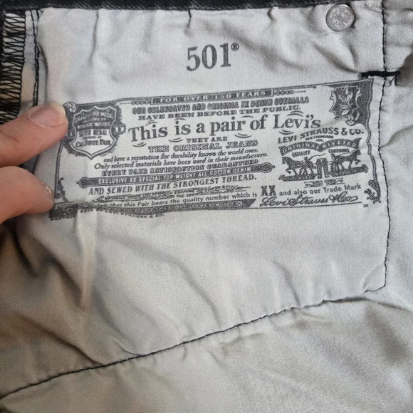 Levi's Dark Denim Frayed Shorts - Picture 3 of 6